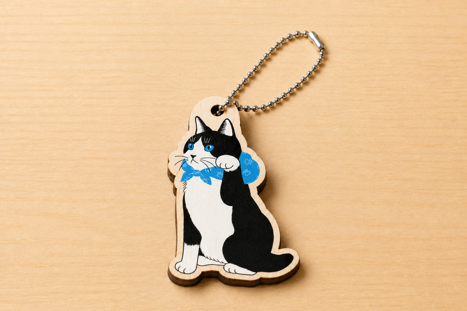 猫型の木製キーホルダー